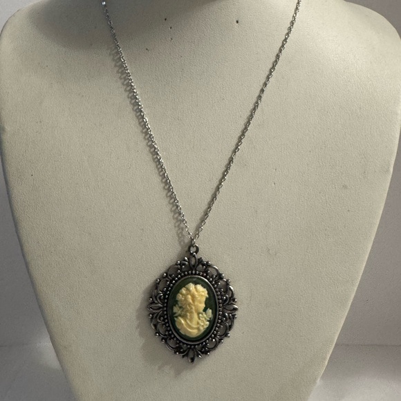 MULTILAYER DURBAN SUNRISE STATEMENT NECKLACE D2 - Picture 1 of 9